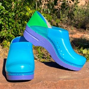 ❤️ Dansko Blue Translucent Professional Clogs